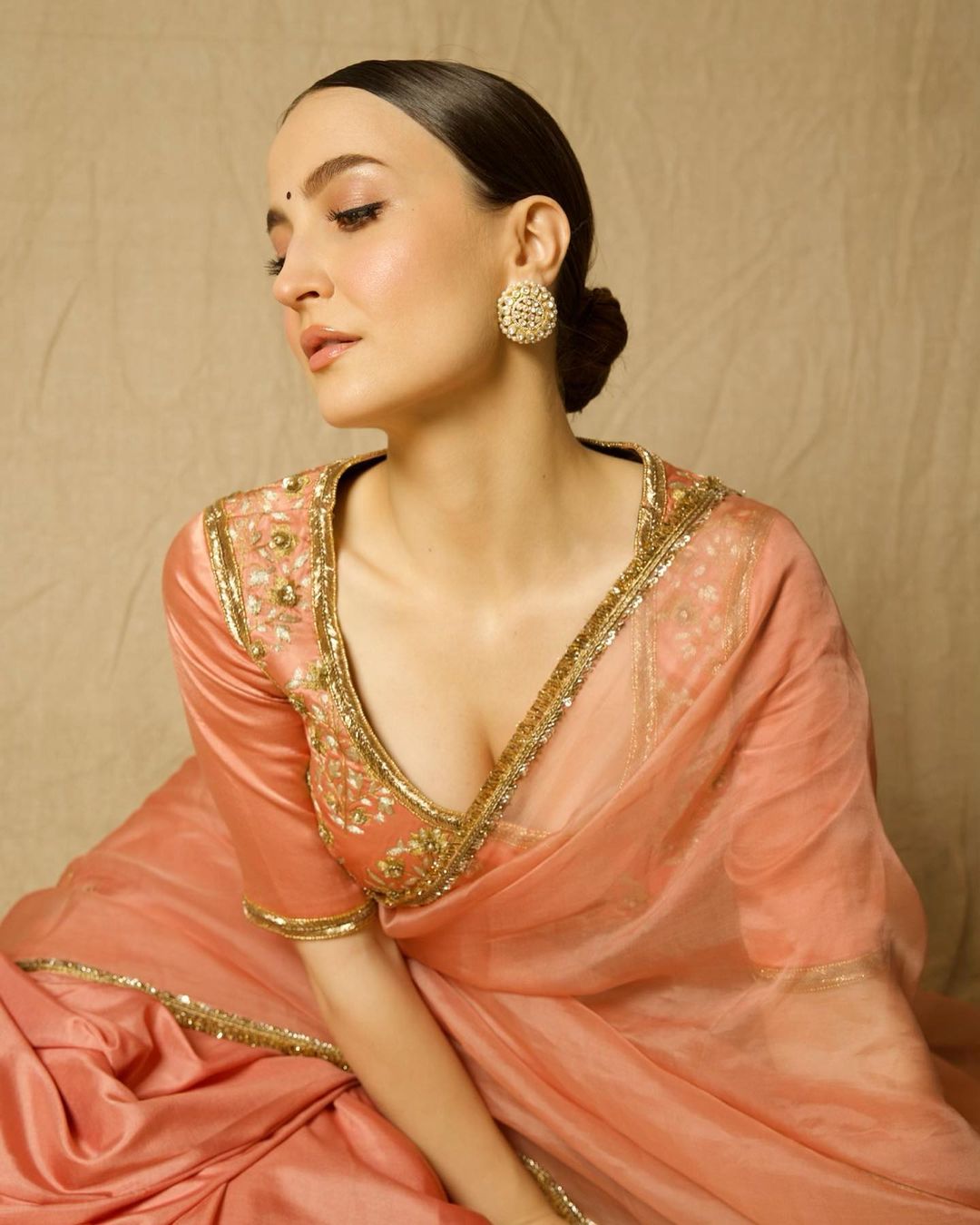 Bollywood Actress Elli AvrRam Stills in Pink Saree